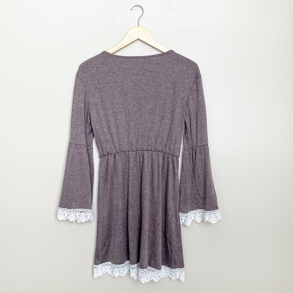 🥳 3 for 20$ Bell Sleeve Dress with Lace Trim - Picture 3 of 5